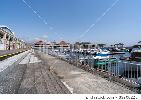 Title Mitsui Outlet Park Marinepia Kobe 89208223