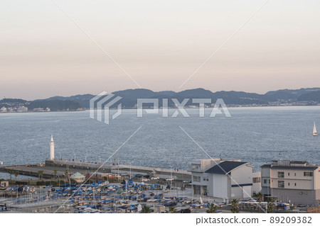 The scenery of Enoshima in the evening at the end of the day 89209382