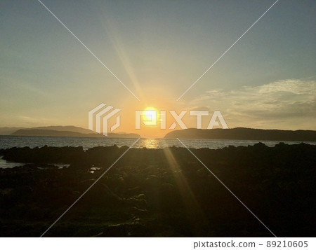可以看到和歌山地層的海邊的上鏡片 89210605