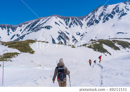 (富山縣)從室堂看到的單面銀世界立山峰 (富山縣)從室堂看到的單面銀世界立山峰 89211531