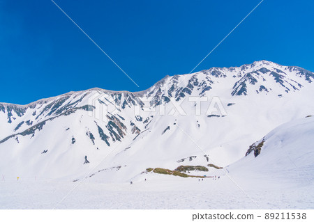 (富山縣)從室堂看到的單面銀世界立山峰 (富山縣)從室堂看到的單面銀世界立山峰 89211538