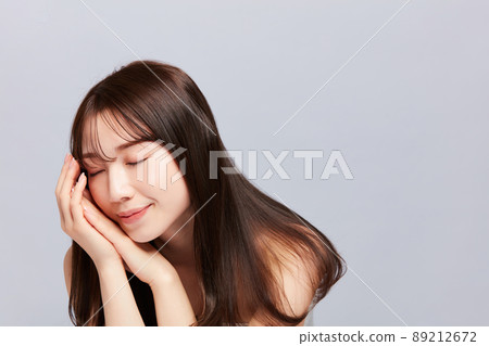 美麗年輕的日本女人 美麗年輕的日本女人 89212672