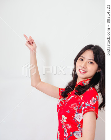 Written by Tradition, Cheongsam, Female, White background, Written by Smile, Written by 站, Fingered by finger. Written by Tradition, Cheongsam, Female, White background, Written by Smile, Written by 站, Fingered by finger. 89214323