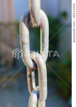 Thick chain taken up 89214358