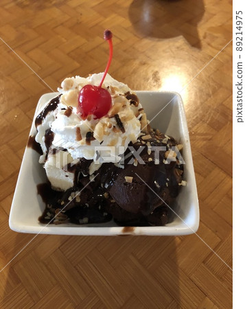 我去夏威夷旅行時吃的巧克力冰淇淋 89214975