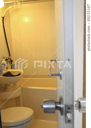 Apartment unit bath Apartment unit bath 89215167