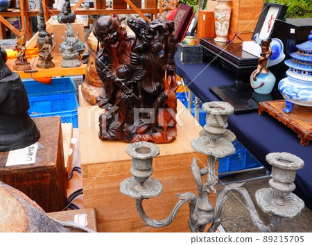 "Antique market (wood carving Buddha statue)" "Antique market (wood carving Buddha statue)" 89215705