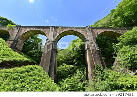 舊信越本線臼井峠和橫河之間的廢棄線路上的第三座磚橋(Megane橋) 舊信越本線臼井峠和橫河之間的廢棄線路上的第三座磚橋(Megane橋) 89217421
