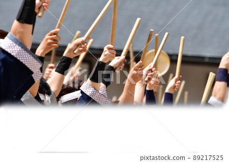 Wadaiko, plectrum, bee, hand. One heart. Narita Taiko Festival. Wadaiko, plectrum, bee, hand. One heart. Narita Taiko Festival. 89217525