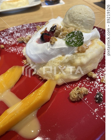 Papaya souffle pancakes 89219326
