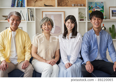 Group photo of a family of four Group photo of a family of four 89220065