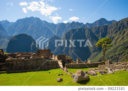 View of the stone buildings and ruins inside the lost Incan city of Machu Picchu 89223181