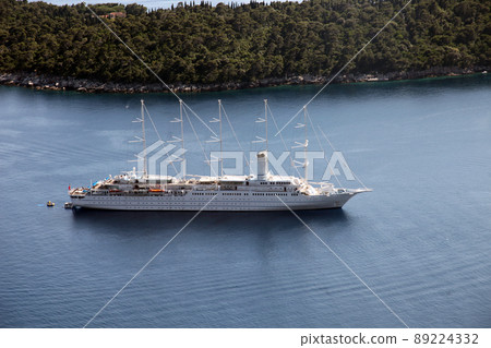 Cruiser arriving in Dubrovnik, Croatia 89224332