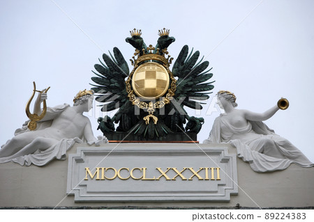 Vienna - Roof top Sculpture at Hofburg Palace Vienna - Roof top Sculpture at Hofburg Palace 89224383