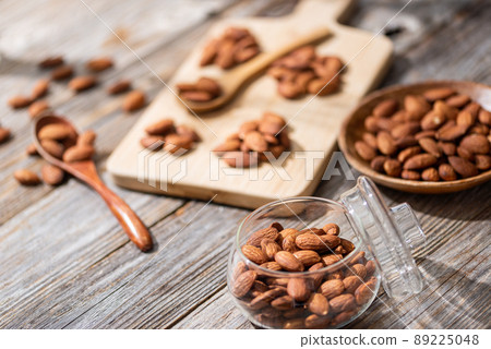 滋養!未上釉的杏仁 滋養!未上釉的杏仁 89225048