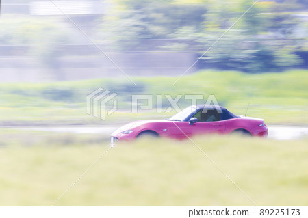 Running car panning 89225173