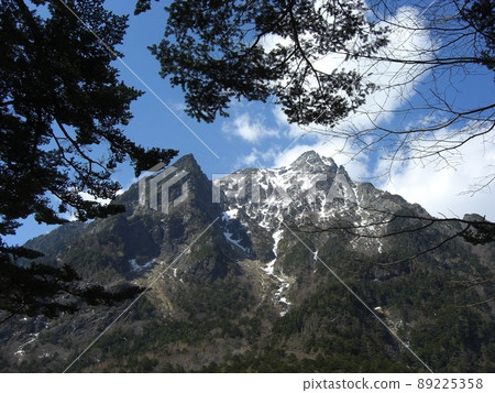 Shinshu Spring Scenery: Snow Kamikochi Shinshu Spring Scenery: Snow Kamikochi 89225358