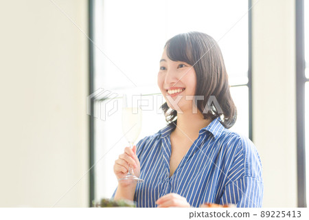 female, females, lady 89225413