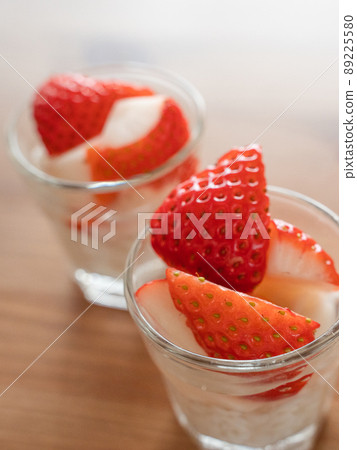 甜點草莓和amazake甜點 甜點草莓和amazake甜點 89225580
