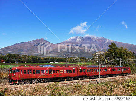 Sightseeing train Rokumon Sightseeing train Rokumon 89225622