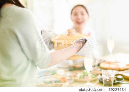 一個有趣的女孩聚會的場景 89225684