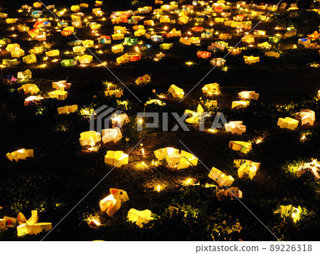 Candle lights that color the night (Onshinkawa, Nagato City) 89226318