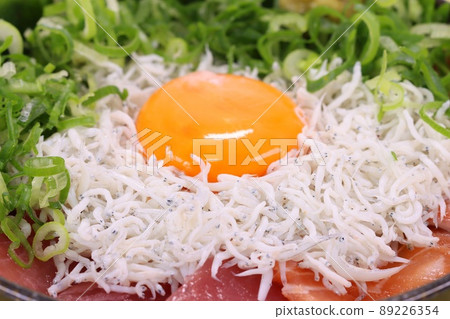 Seafood bowl Shirasu tuna salmon egg meal Seafood bowl Shirasu tuna salmon egg meal 89226354