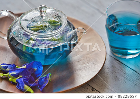 五顏六色的藍色涼茶蝴蝶豌豆 89229657