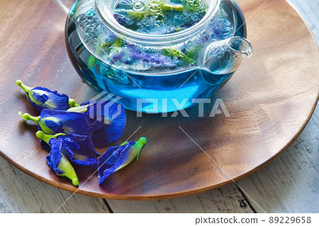 五顏六色的藍色涼茶蝴蝶豌豆 89229658