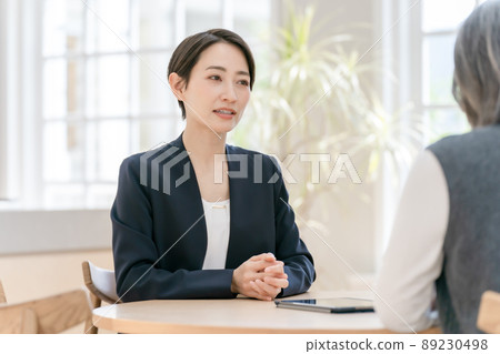 女商人面對面諮詢 89230498
