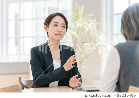 女商人面對面諮詢 89230499