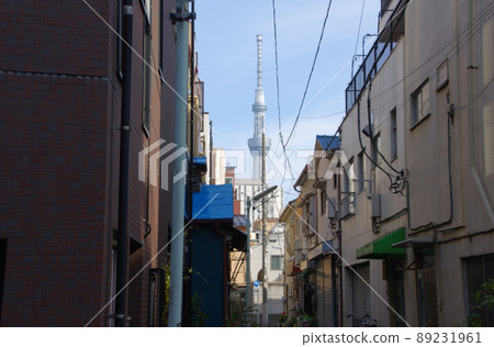 Downtown and Sky Tree lined with wooden buildings 89231961