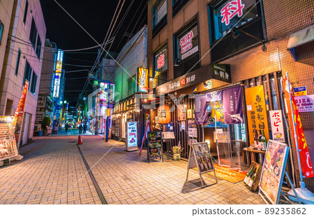 Tokyo cityscape of Japan Overlooking the bar in front of Kanda station. Spread prevention has been lifted, but = April 2 Tokyo cityscape of Japan Overlooking the bar in front of Kanda station. Spread prevention has been lifted, but = April 2 89235862
