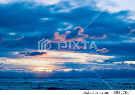 Cold day at the end of April, sunrise at Kawarago Beach, Ibaraki Prefecture Cold day at the end of April, sunrise at Kawarago Beach, Ibaraki Prefecture 89237664