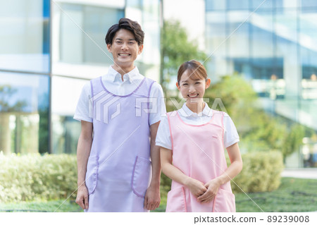 年輕男性和女性護理人員的肖像 攝影合作“LINK FOREST” 89239008