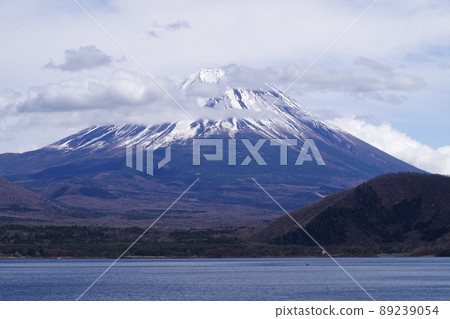 Mt. Fuji on the shore of a lake where snow remains Mt. Fuji on the shore of a lake where snow remains 89239054