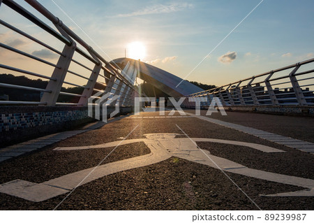 Sunset Twilight view of the Yangguang Bridge 89239987
