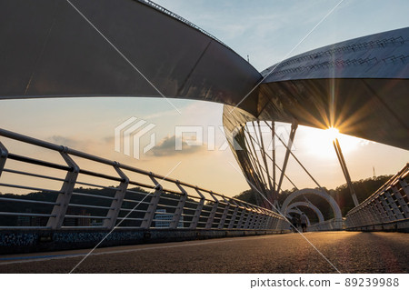 Sunset Twilight view of the Yangguang Bridge Sunset Twilight view of the Yangguang Bridge 89239988
