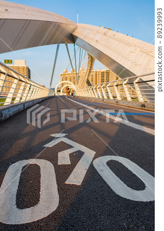 Sunset Twilight view of the Yangguang Bridge 89239993