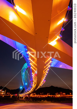 Sunset Twilight view of the Yangguang Bridge Sunset Twilight view of the Yangguang Bridge 89240010