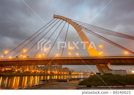 Sunset Twilight view of the Dazhi Bridge Sunset Twilight view of the Dazhi Bridge 89240025