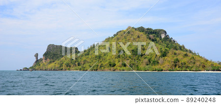 Chicken Island, often called Koh Kai, and Tup Island are two true paradise islands in Krabi, in the south of Thailand. 89240248