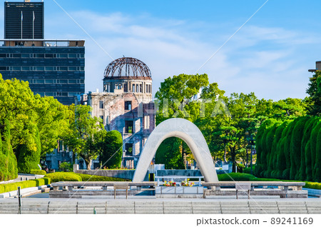 Hiroshima Peace Memorial Park-Memorial Monument and Atomic Bomb Dome- 89241169