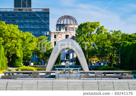 Hiroshima Peace Memorial Park-Memorial Monument and Atomic Bomb Dome- 89241170