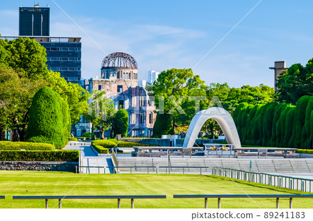 Hiroshima Peace Memorial Park-Memorial Monument and Atomic Bomb Dome- 89241183