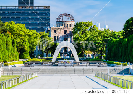 Hiroshima Peace Memorial Park-Memorial Monument and Atomic Bomb Dome- 89241194