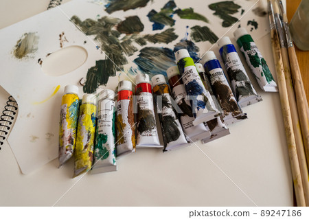 Oil paint 89247186