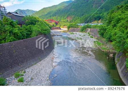 從蘆尾沙場入口巴士站附近的渡瀨川初夏風景 89247676