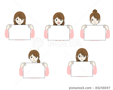 一個女人微笑著拿著白板的插圖集 一個女人微笑著拿著白板的插圖集 89248047
