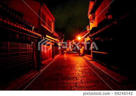 Gion walk at night _ Nineizaka, Sanningzaka, Yasaka, Nene's small diameter Kyoto sightseeing _ Illuminated and cobblestone road Gion walk at night _ Nineizaka, Sanningzaka, Yasaka, Nene's small diameter Kyoto sightseeing _ Illuminated and cobblestone road 89248542